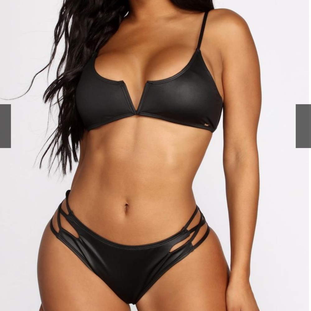 Black bikini top